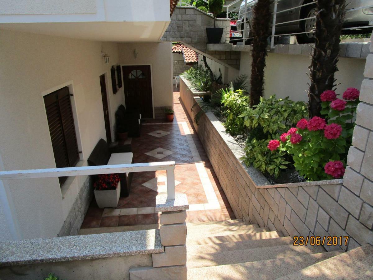 Villa Suzy-Apartments Suzana Lovran Exterior photo